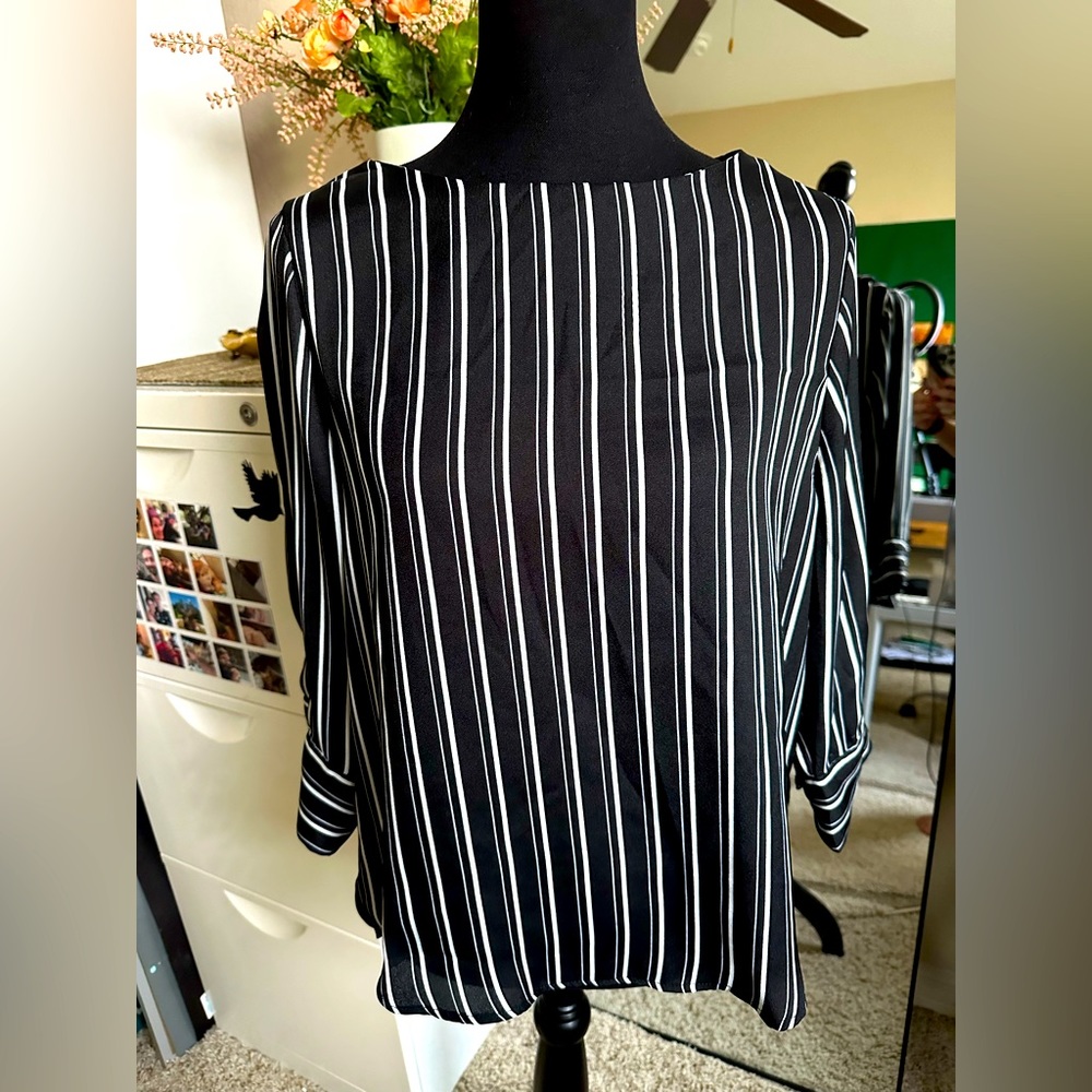 Tahari Med Boatneck vertical stripe blouse, B+W, 3/4 sleeve